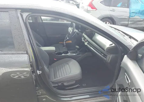 2025 Kia K4 Ex из США, поврежденный, VIN 3KPFU4DEXSE124184